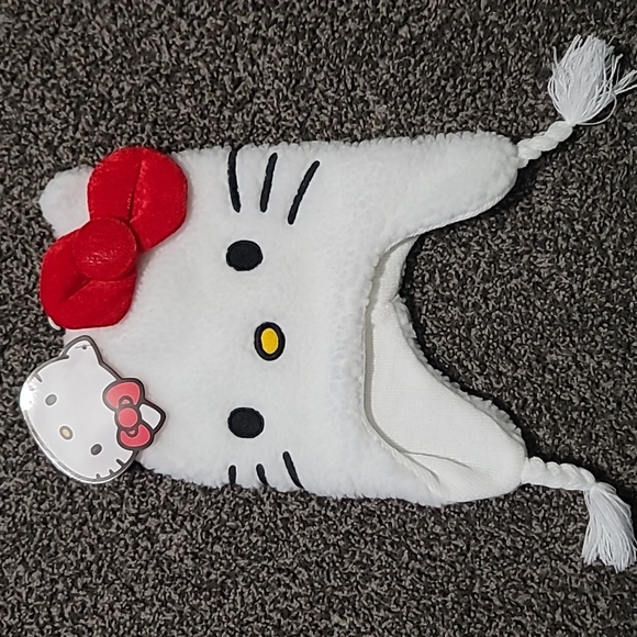 Hello Kitty Winter Hat with Red Bow!! - Picture 1 of 5